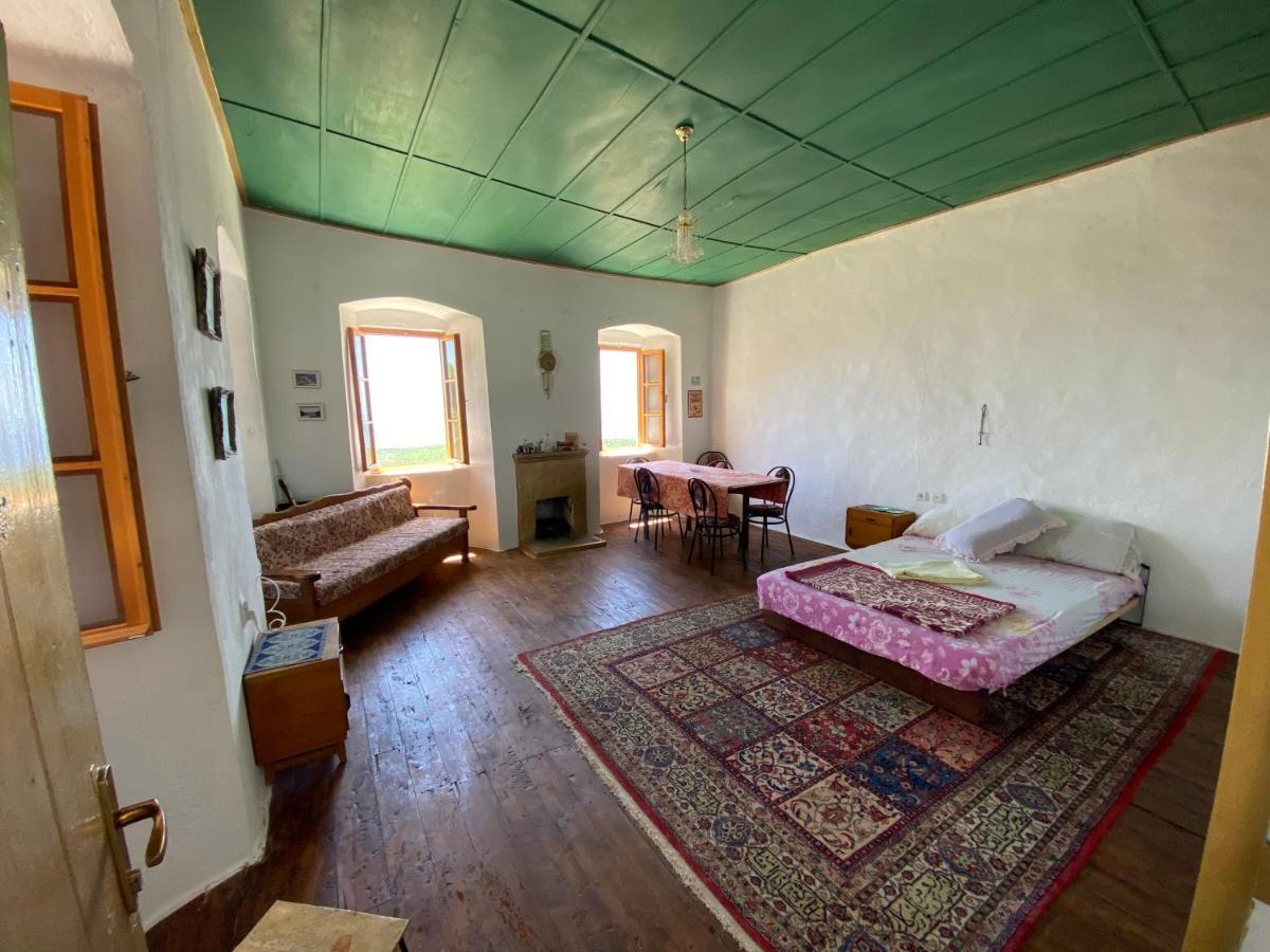 Shotgun Hostel & Guesthouse Vuno Buitenkant foto