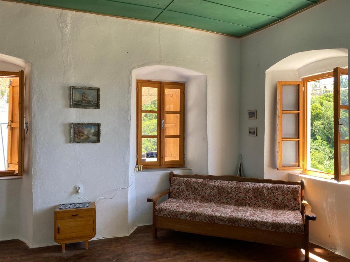 Shotgun Hostel & Guesthouse Vuno Buitenkant foto