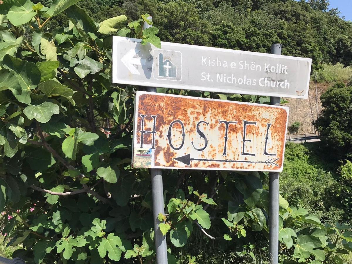 Shotgun Hostel & Guesthouse Vuno Buitenkant foto
